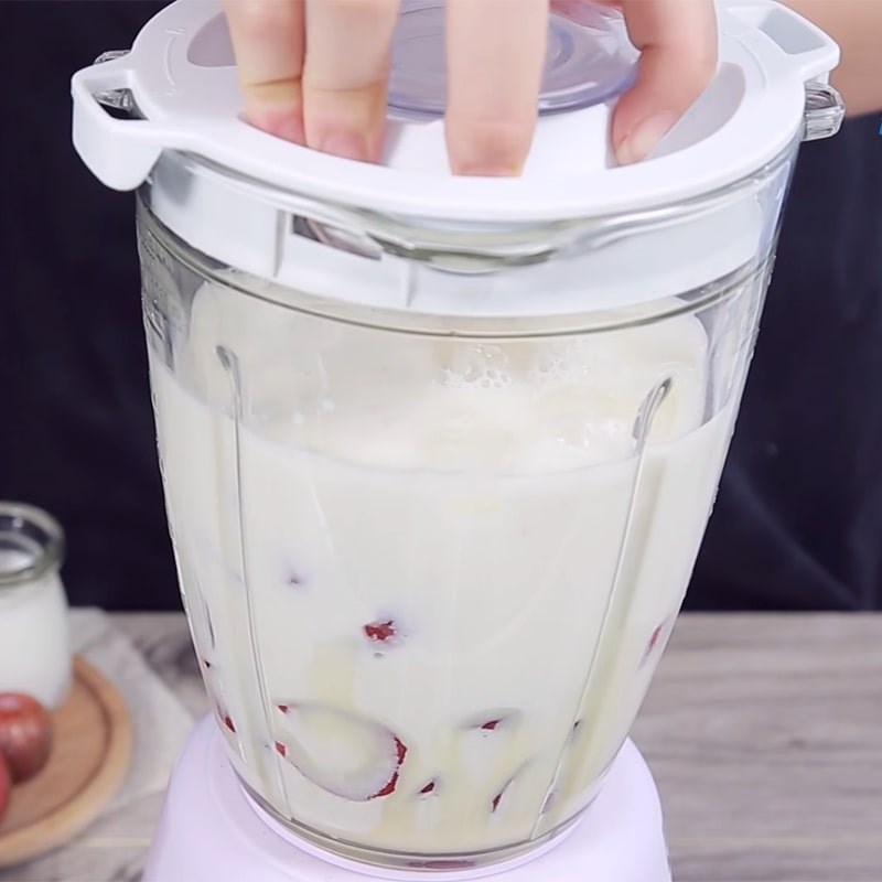 Step 2 Blend the plum mixture Plum smoothie