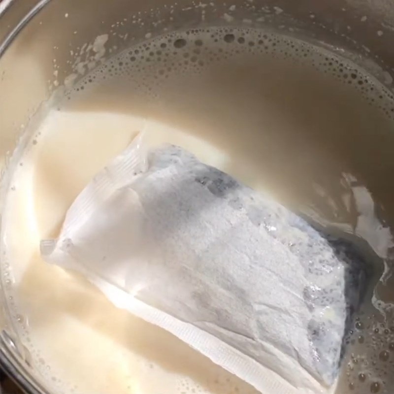 Step 2 Make soybean milk tea with cheese cream