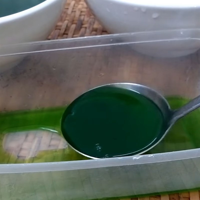 Step 4 Cooking and pouring pandan leaf jelly