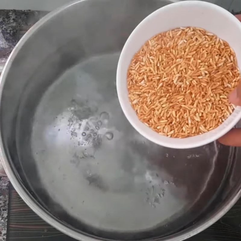 Step 3 Cooking and blending rice for roasted rice milk