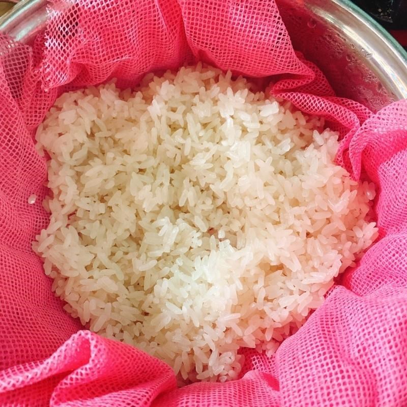 Step 2 Cook the sticky rice for Chicken Liver Sticky Rice