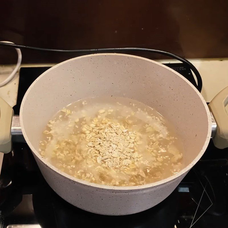 Step 2 Cook the oatmeal for Oatmeal Chicken Egg Porridge