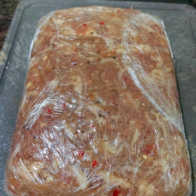 Step 5 Compressing nem Thanh Hoa sour pork does not need banana leaves