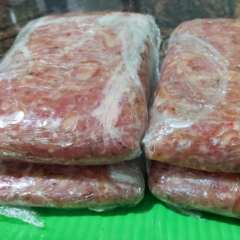 Step 5 Compressing nem Thanh Hoa sour pork does not need banana leaves