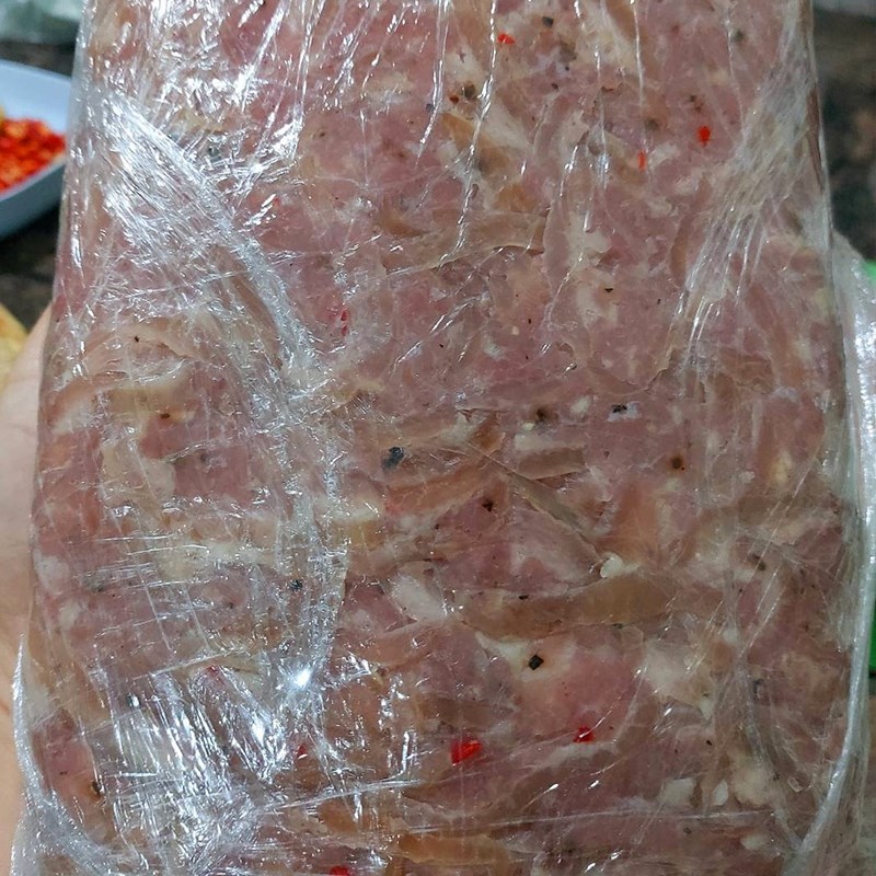 Step 5 Compressing nem Thanh Hoa sour pork does not need banana leaves