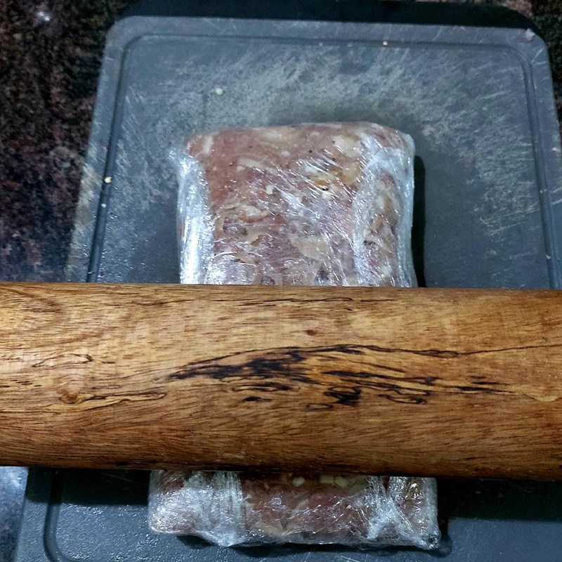 Step 5 Compressing nem Thanh Hoa sour pork does not need banana leaves