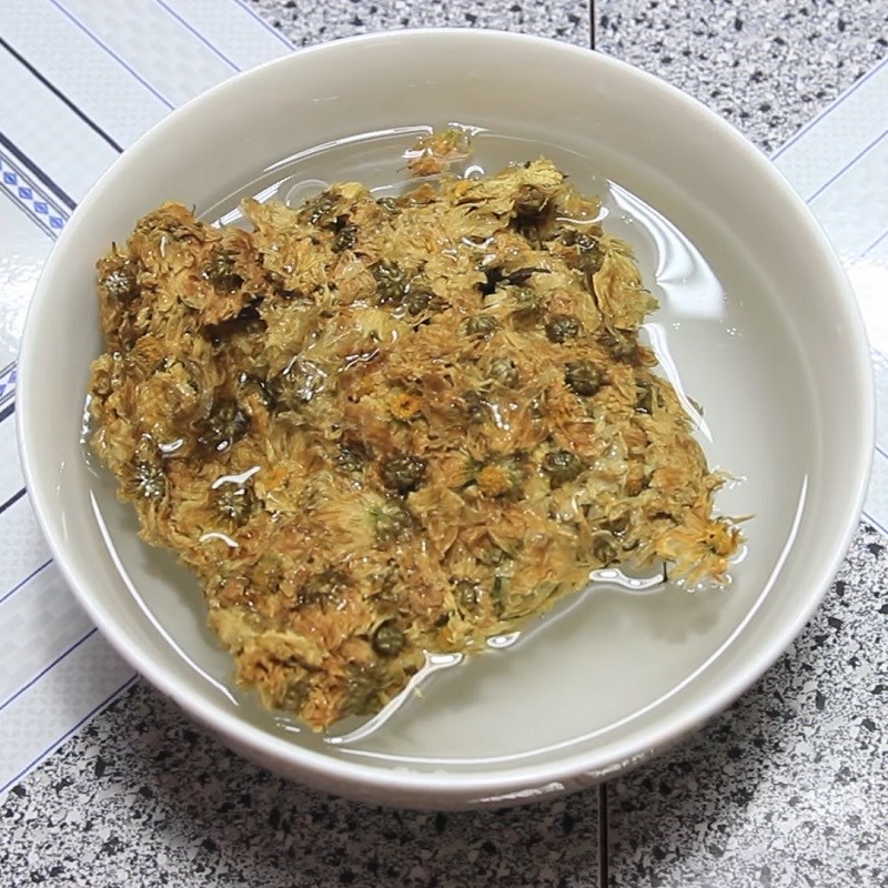 Step 1 Prepare the ingredients for Ginseng Chrysanthemum with Luo Han Guo