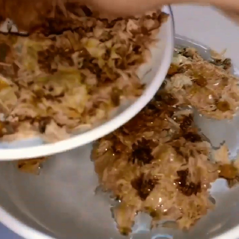 Step 1 Soak the chrysanthemum Chrysanthemum tea