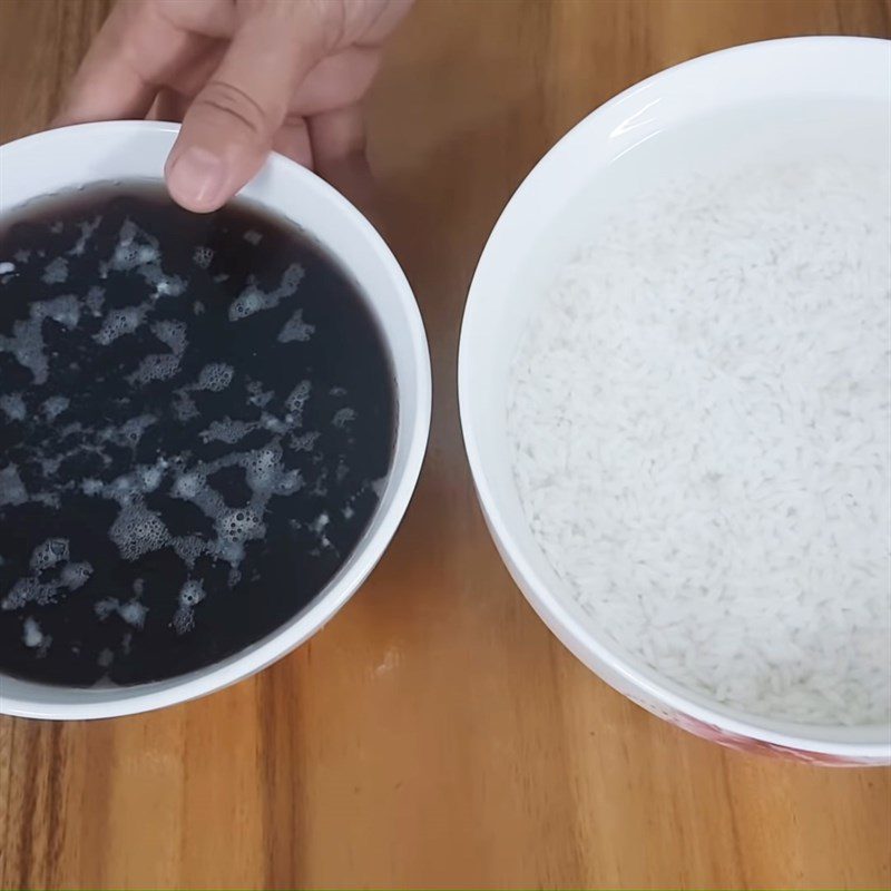 Step 1 Soak beans and sticky rice for Black Bean Sticky Rice