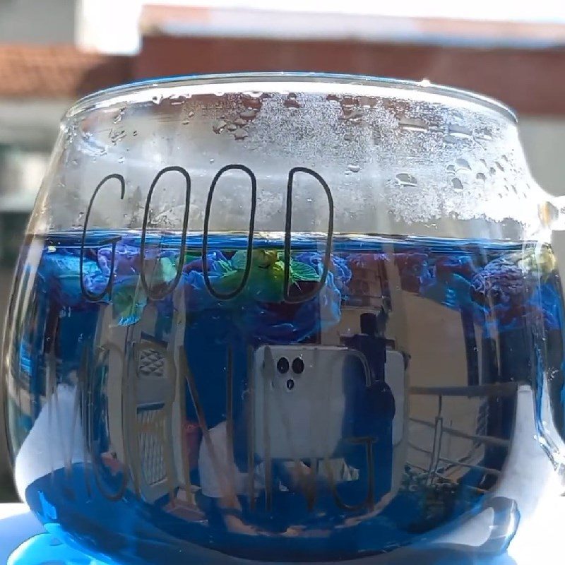 Step 1 Soak butterfly pea flowers Chia seed coconut water