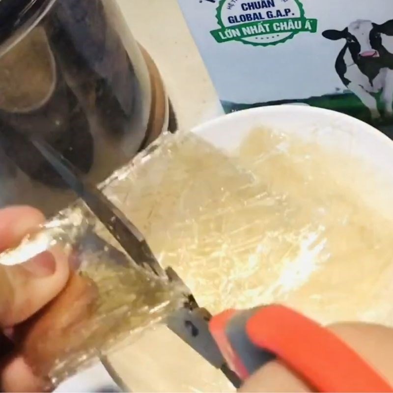 Step 1 Soak the gelatin sheets in water for Jelly Yogurt with Gelatin Sheets