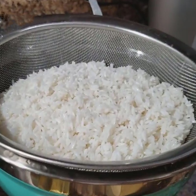 Step 1 Soak the sticky rice and mung beans Sticky Rice with Beetroot and Mung Bean Filling