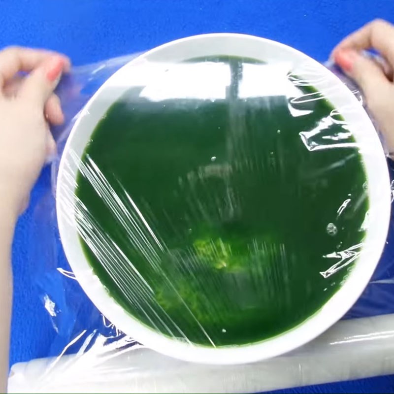 Step 2 Soak the ingredients for Peanut Sticky Rice with Pandan Leaves