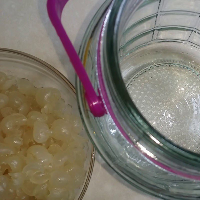 Step 3 Soak longan with sugar Longan soaked in sugar