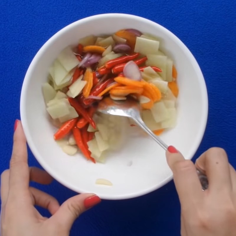 Step 4 Soak vegetables Thai-style pig ears