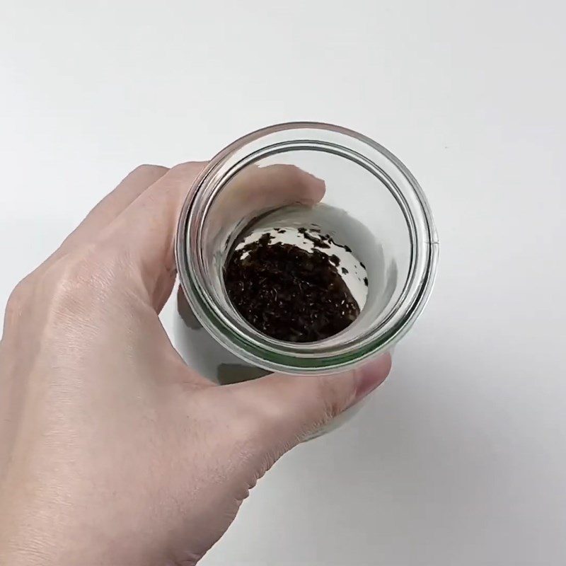 Step 1 Soak the tea for Cold Brew Milk Tea