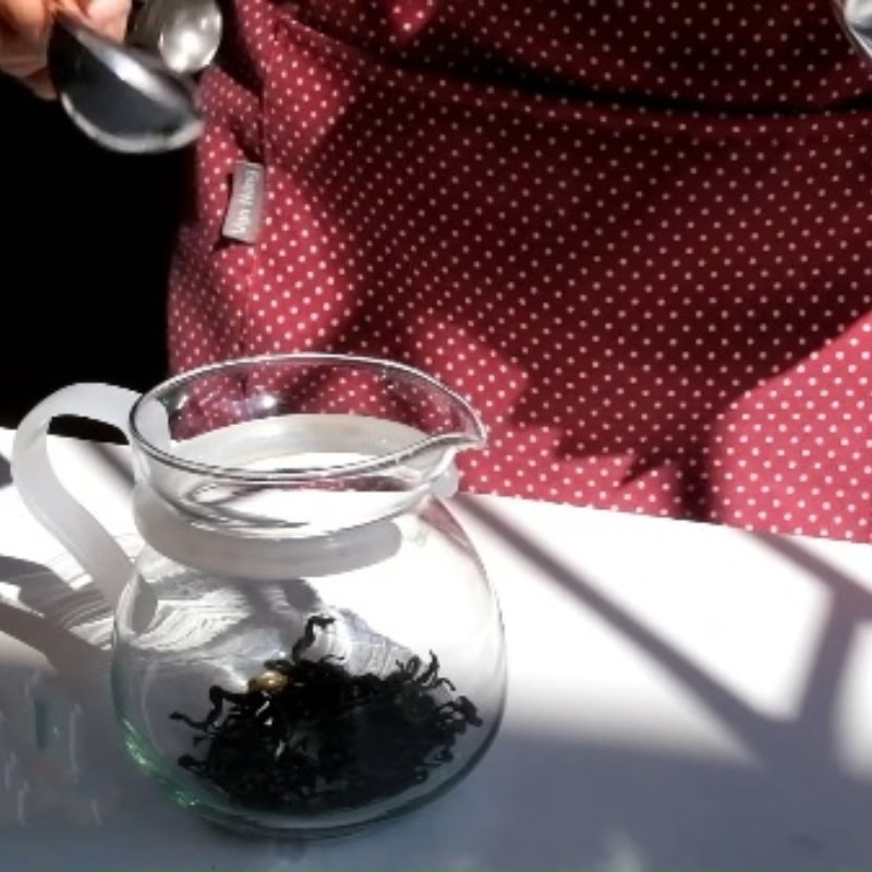 Step 1 Soak the tea Tangerine Tea