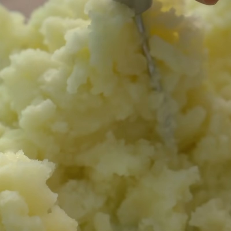 Step 1 Mash potatoes Honey potato cake
