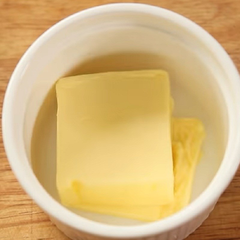 Step 3 Mash the potatoes and bake with butter for Baked Cheese Mashed Potatoes
