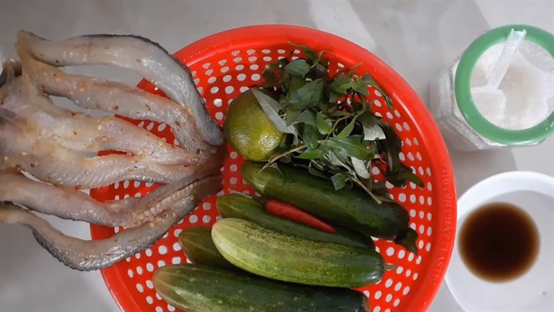 Ingredients for the dish of dried cucumber salad with snakehead fish