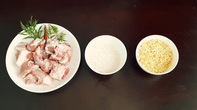 Ingredients for green bean pork rib porridge