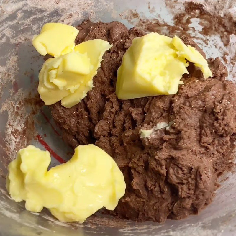 Step 2 Knead the dough for chocolate bread using an air fryer