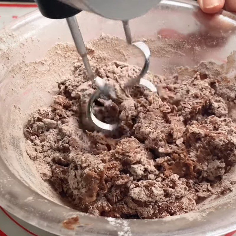 Step 2 Knead the dough for chocolate bread using an air fryer