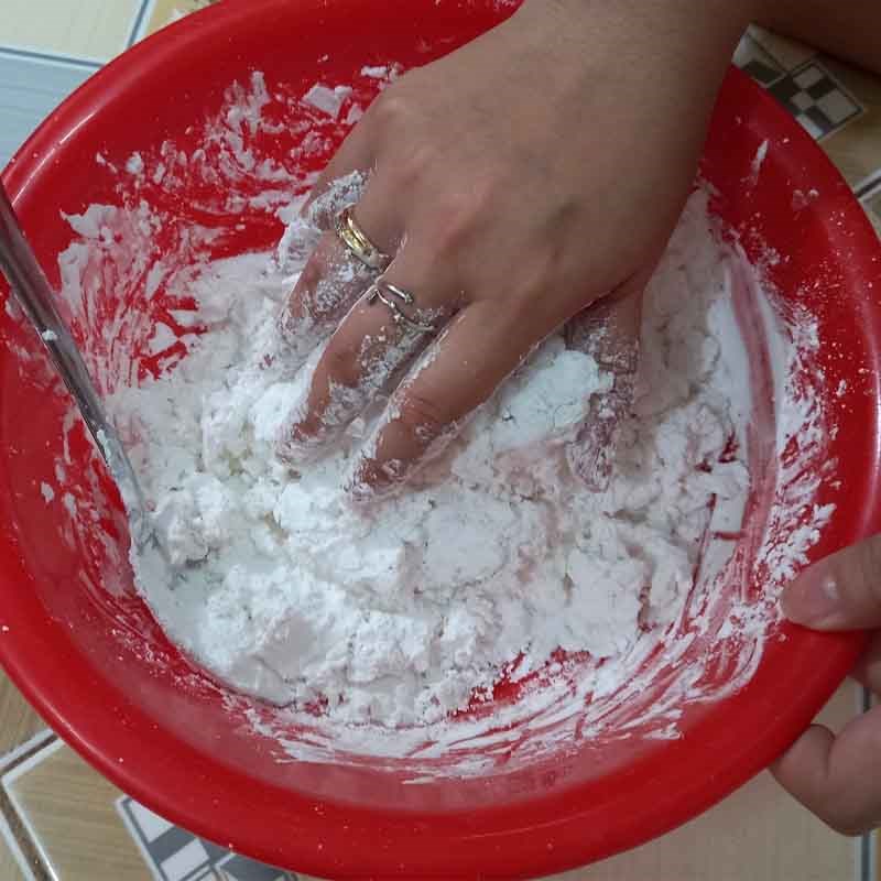 Step 3 Kneading the fish cake dough