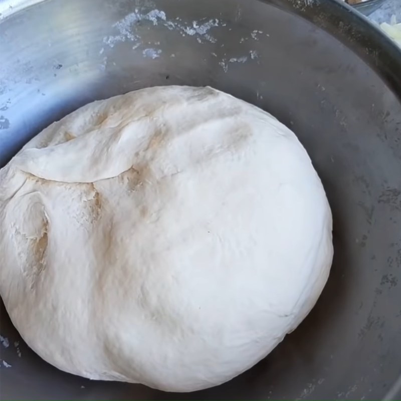 Step 1 Kneading dough for vegetarian fried bao