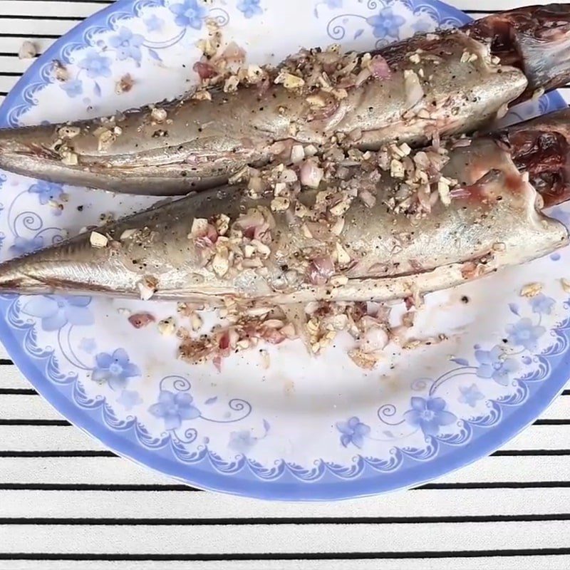Step 3 Marinate the fish Steamed mackerel with rice paper
