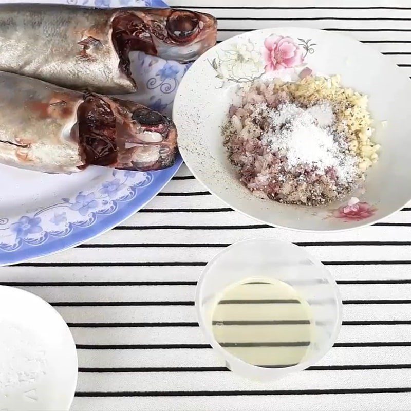 Step 3 Marinate the fish Steamed mackerel with rice paper