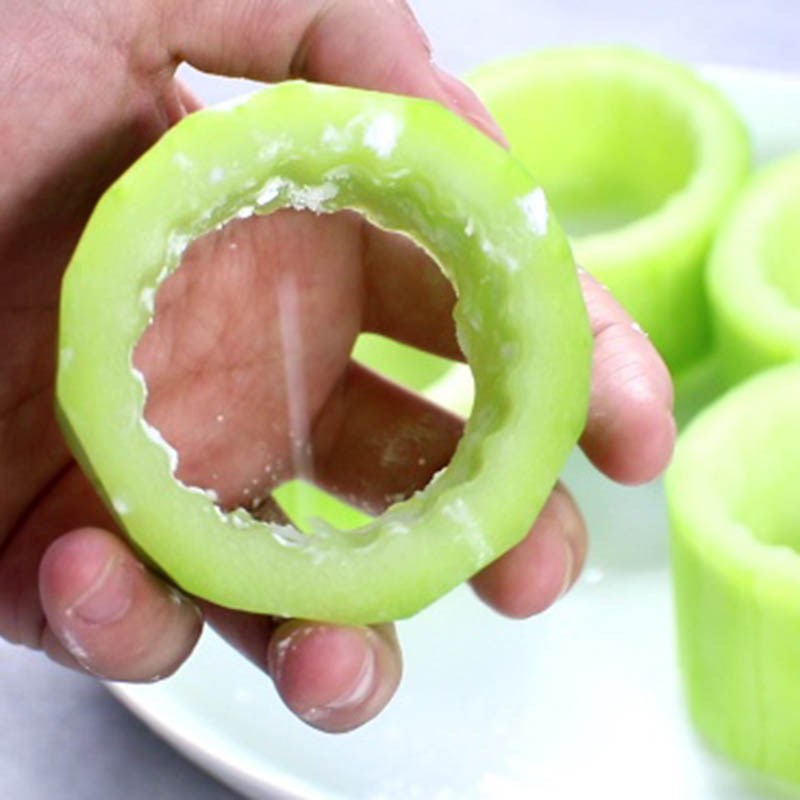 Step 4 Stuff the filling Steamed ribs with gourd