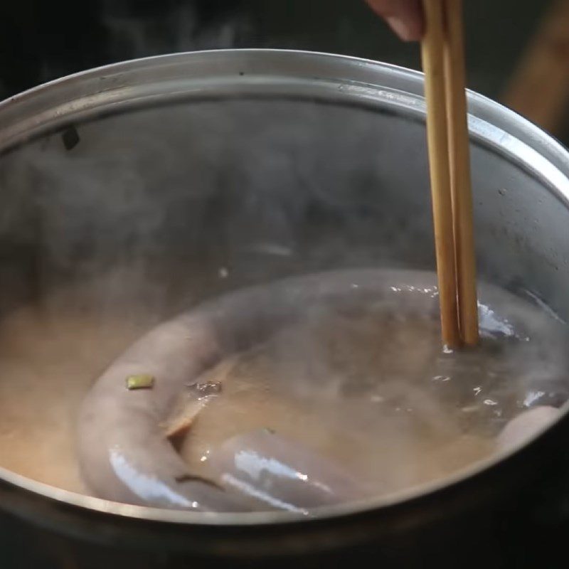 Step 7 Stuffing and boiling Northern-style pork porridge