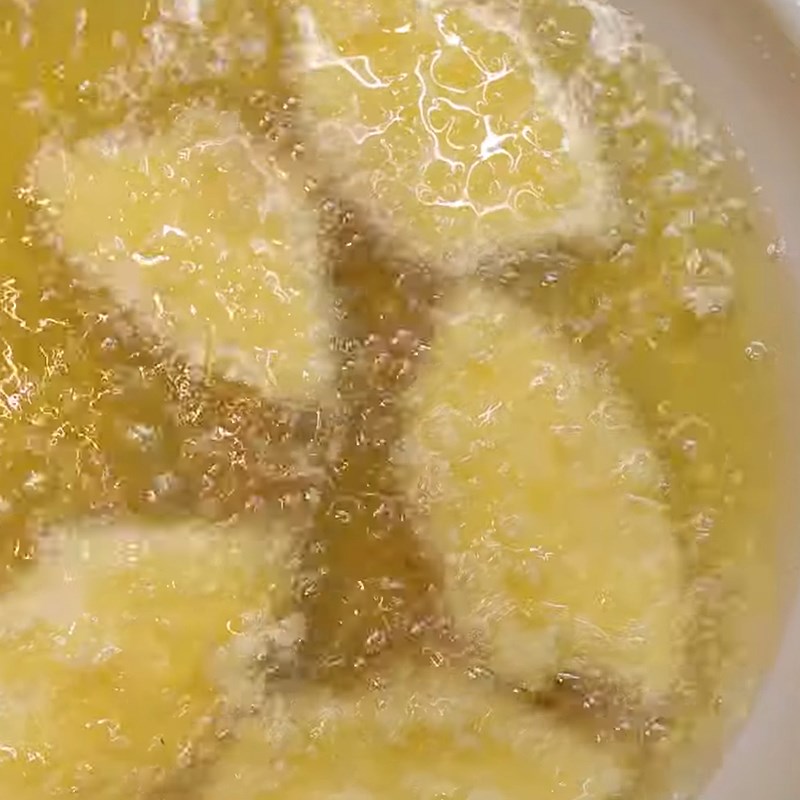Step 3 Dip sake with 2 types of flour and fry Fried sake with cheese shake
