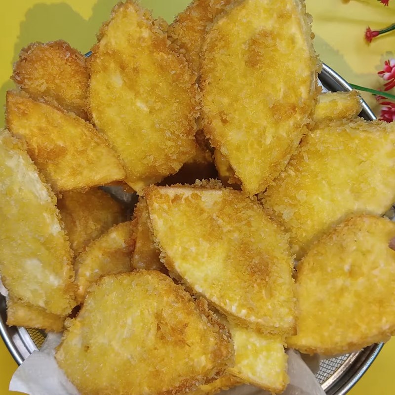 Step 3 Dip sake with 2 types of flour and fry Fried sake with cheese shake