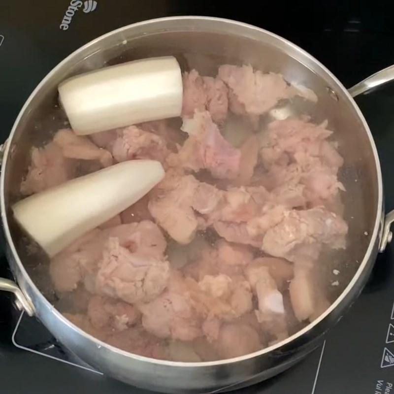 Step 3 Simmer the broth for Pork Intestine Noodle Soup