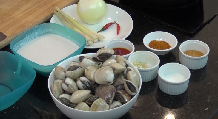Ingredients for clam curry dish