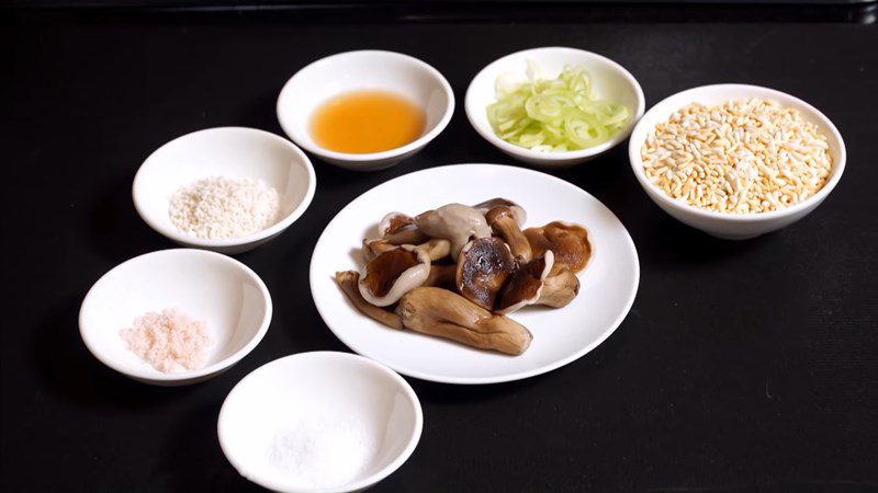 Ingredients for vegetarian tram mushroom porridge