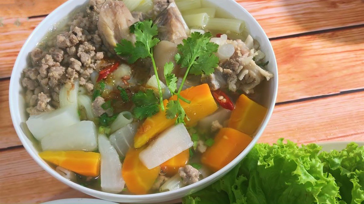 2 ways to cook delicious and easy-to-make pork rib and pig trotter pasta 2 Pork knuckle noodles with minced meat