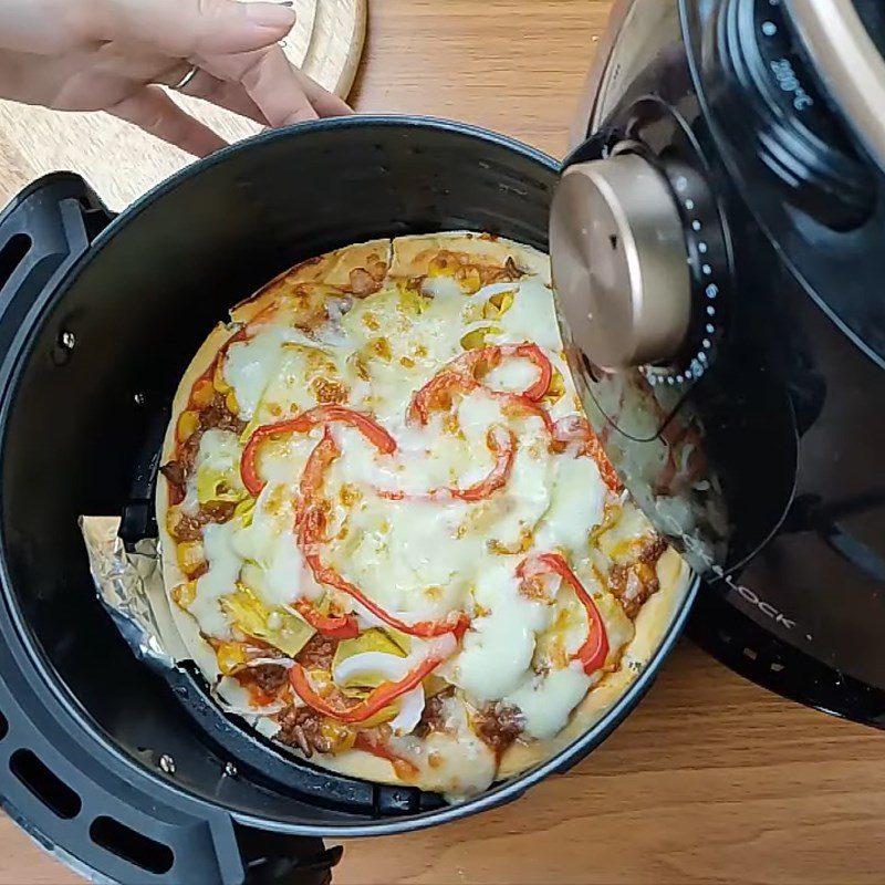 Step 5 Baking the chicken cheese pizza