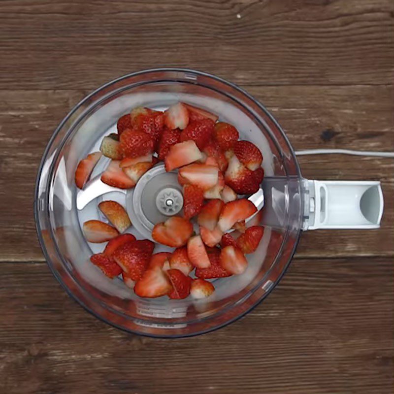 Step 2 Blend strawberries Strawberry juice