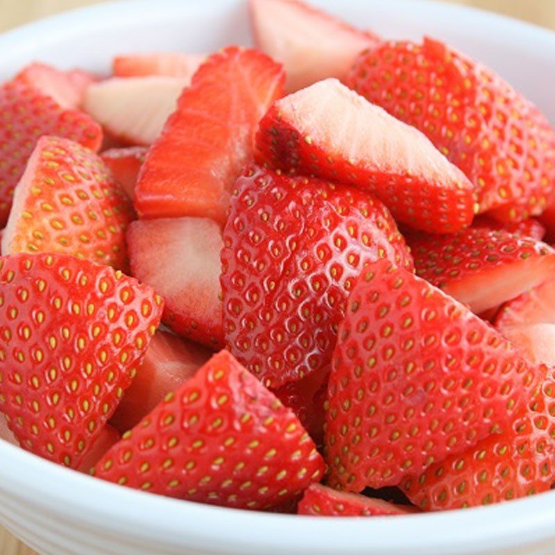 Step 1 Prepare strawberries Strawberry juice