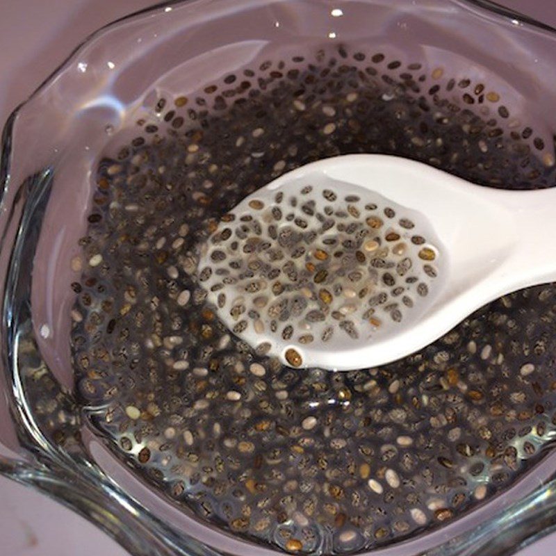Step 1 Press pineapple juice Pineapple chia seed juice