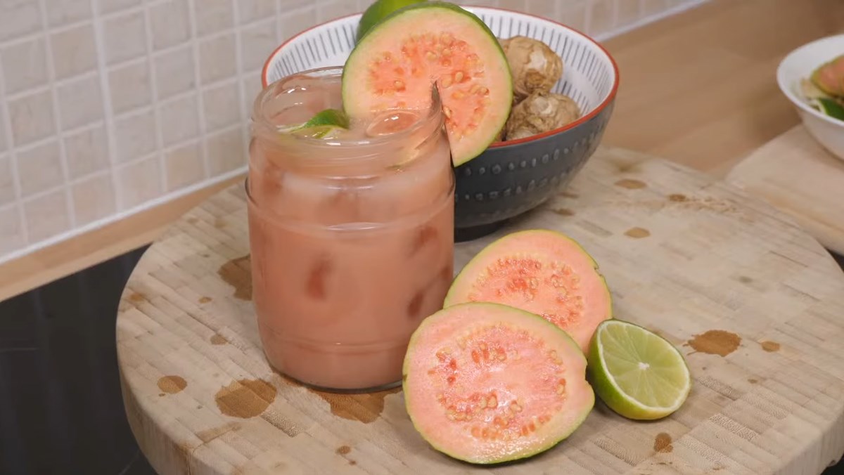 4 simple ways to make guava juice with a blender at home 14 Guava Lemon Ginger Juice