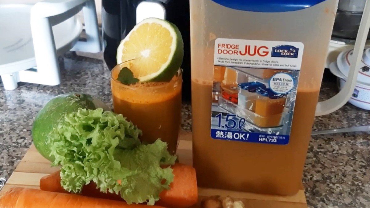 2 ways to make lettuce juice that helps detox the body and supports weight loss 2 Lettuce Orange Carrot Juice