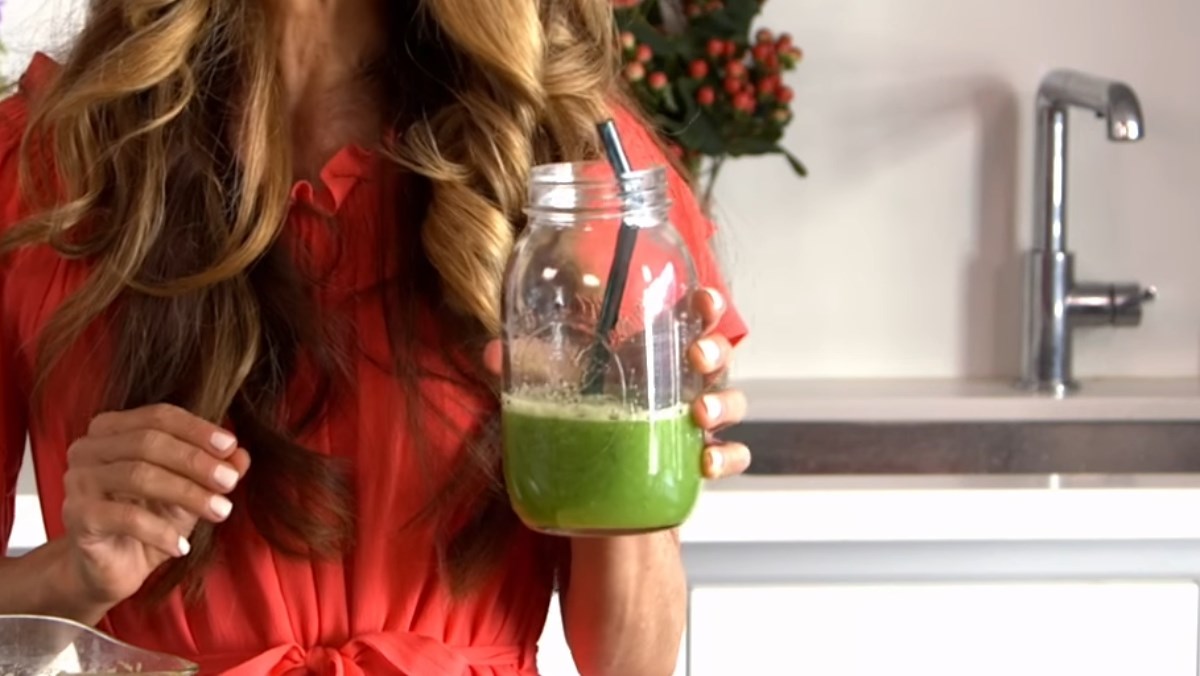2 ways to make lettuce juice that helps detox the body and supports weight loss 14 Green Apple Lettuce Celery Cucumber Juice