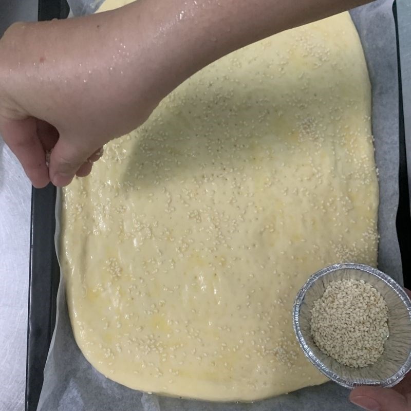 Step 7 Bake the bread Bread roll with pork floss and egg sauce