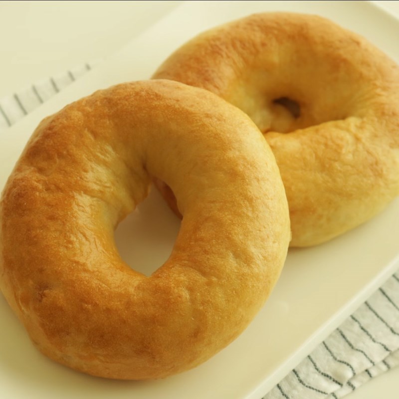 Step 6 Bake the bagels Round bagel stuffed with potato and cheese