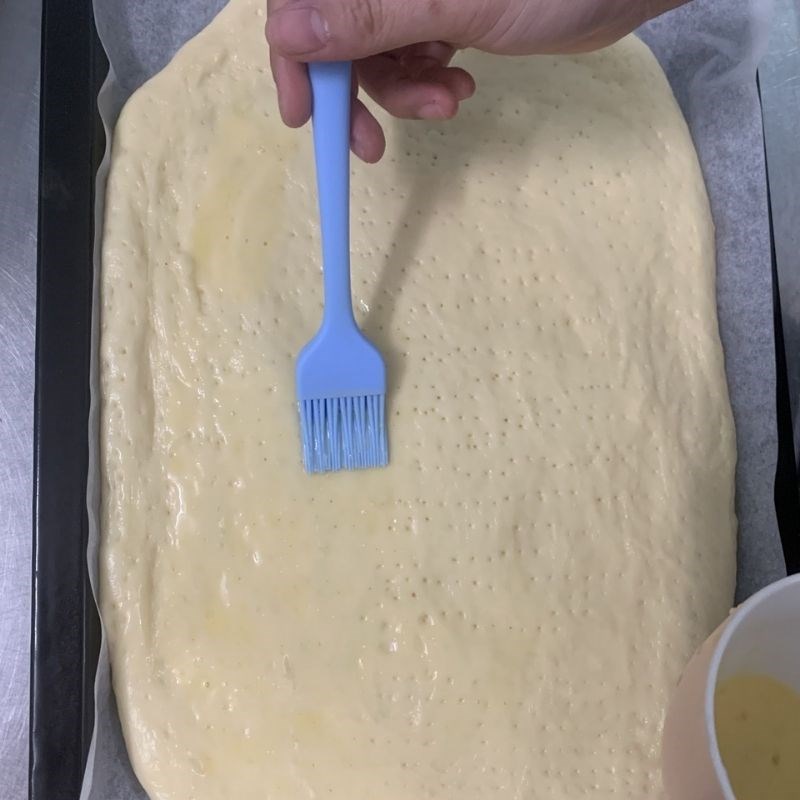 Step 7 Bake the bread Bread roll with pork floss and egg sauce