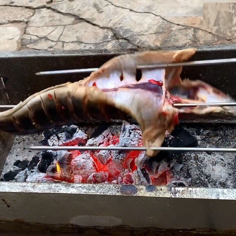 Step 3 Grill the fish Grilled catfish with salt and chili